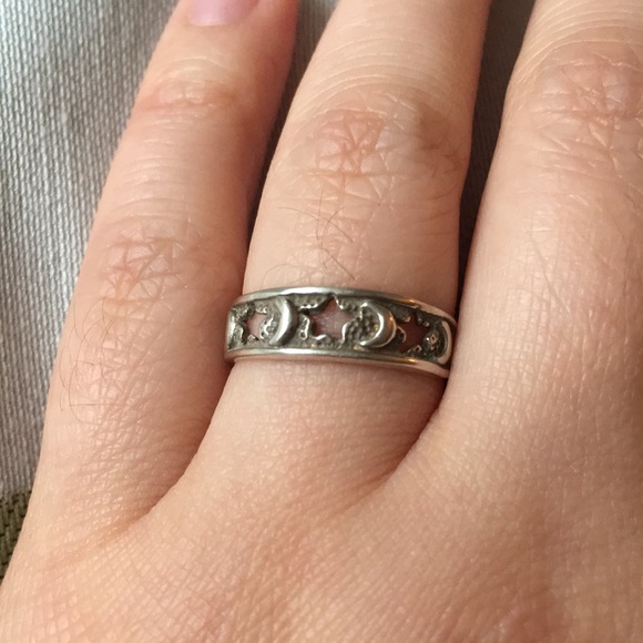 Sterling silver star and moon ring - size 6 - Picture 5 of 6